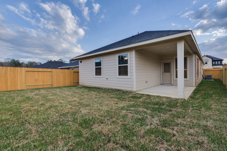 Representative exterior details of a home built from the Floor Plan 1784 by Colina Homes in Tidwell Lakes, Houston (Image 26).