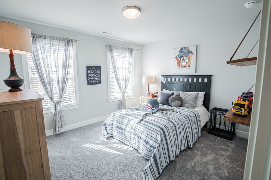 Representative furnished interior of a home built from the Worthington by Grant & Co in White Oak, Arlington (Image 37).