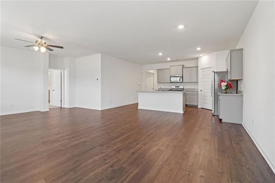 Spacious, unfurnished interior of a new home in Broder Farm, Stockbridge (Image 13).