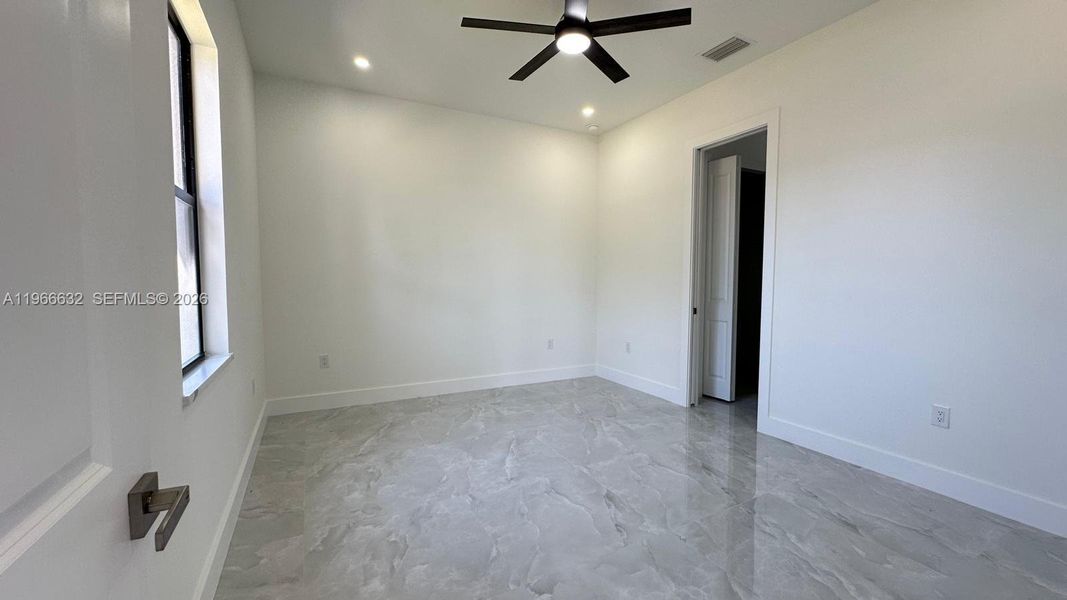 Spacious, unfurnished interior of a new home in , Lehigh Acres (Image 20).