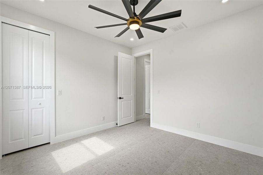 Spacious, unfurnished interior of a new home in , Cape Coral (Image 41).