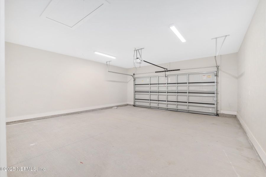 Spacious, unfurnished interior of a new home in , Gainesville (Image 18).