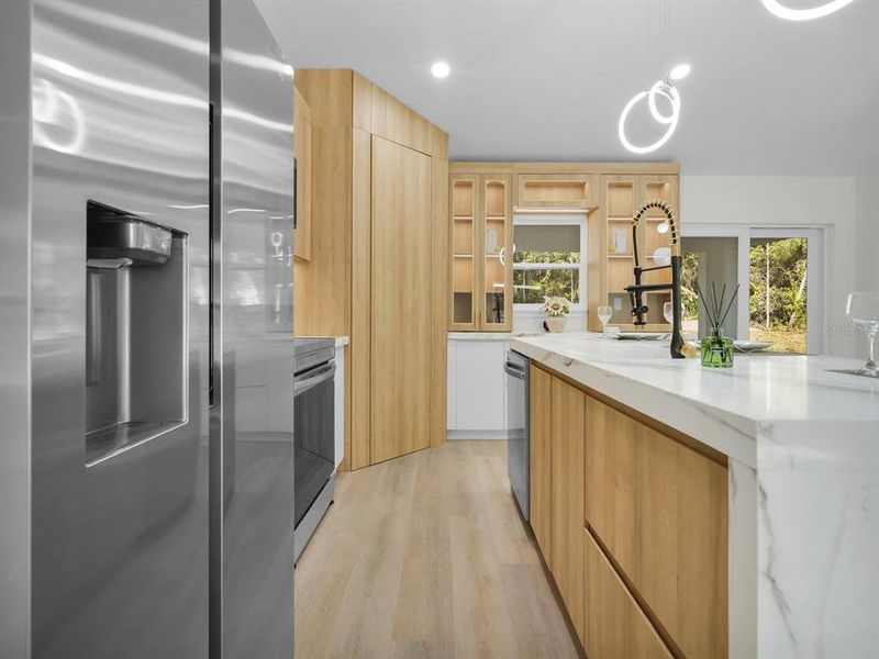 Furnished interior view inside a new home in , Ocklawaha (Image 7).