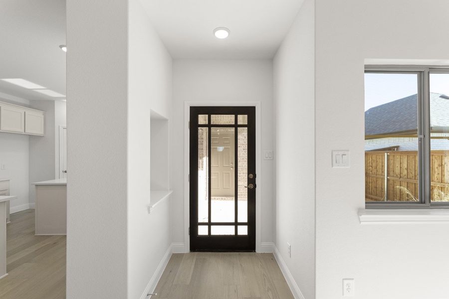 Representative unfurnished interior of a home built from the Trentino by Pacesetter Homes in Keeneland, Aubrey (Image 23).