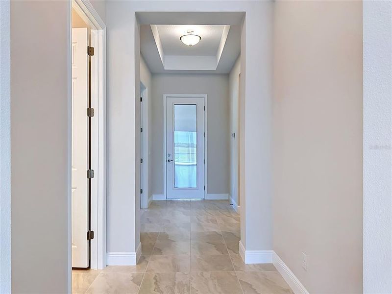 Spacious, unfurnished interior of a new home in Watercolor Place, Bradenton (Image 43).