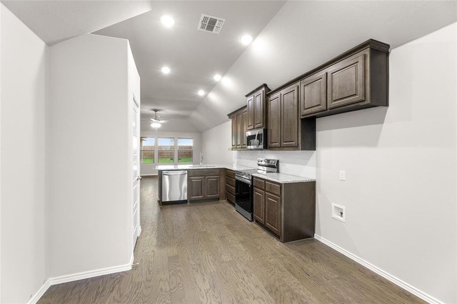 4509 Snakeweed-Breakfast Nook-2