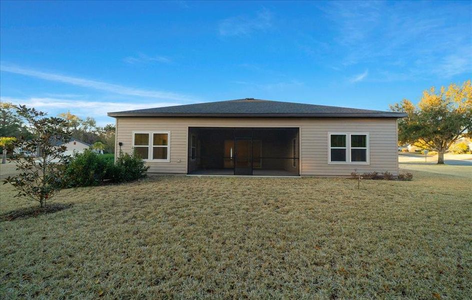 Exterior details and patio area of a home in Grand Park North, Dunnellon (Image 33).