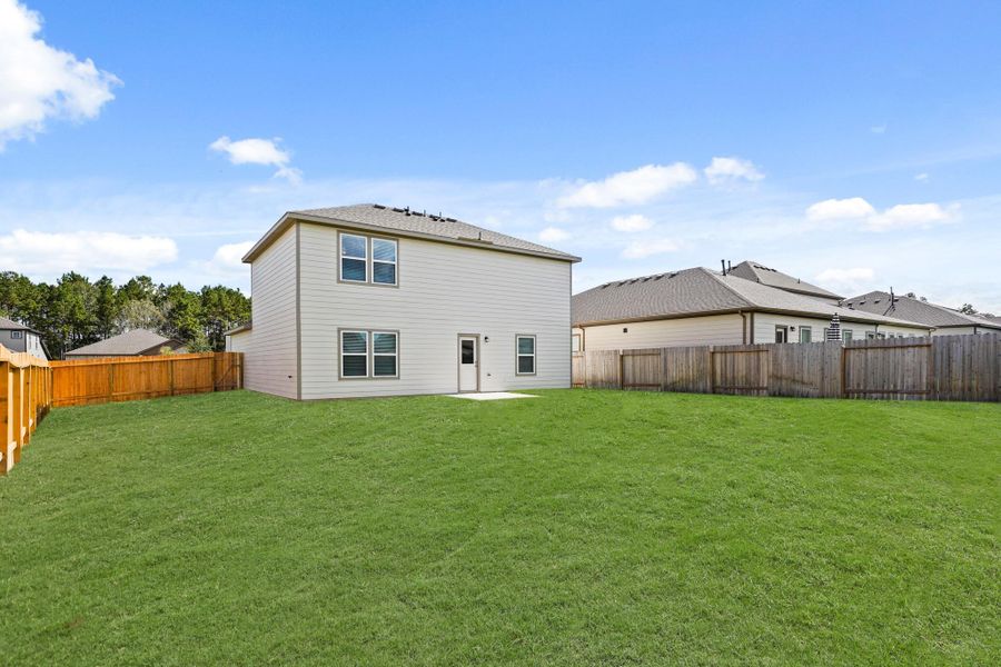 Exterior details and patio area of a home in Magnolia Springs, Montgomery (Image 4).