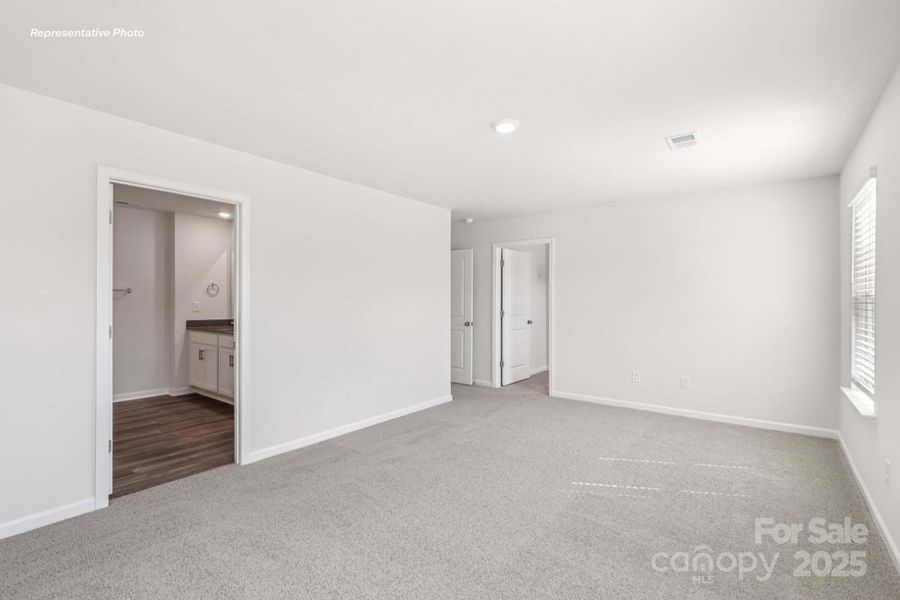 Spacious, unfurnished interior of a new home in Stanton, Richburg (Image 16).