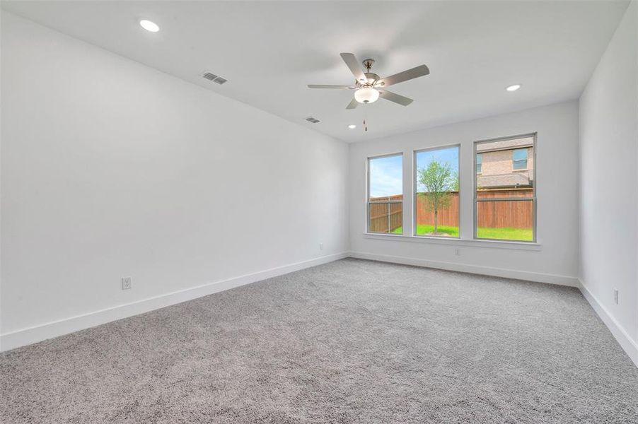 Spacious, unfurnished interior of a new home in Lily Creek at Sutton Fields, Aubrey (Image 16). Spacious, unfurnished interior of a new home in Lily Creek at Sutton Fields, Aubrey (Image 16).