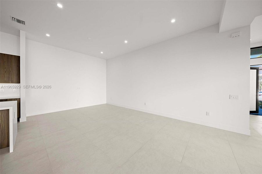 Spacious, unfurnished interior of a new home in , Hollywood (Image 28).