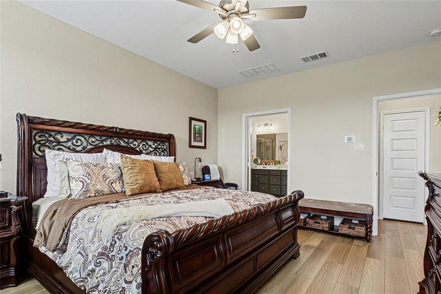 Furnished interior view inside a new home in Waterscape, Royse City (Image 25).