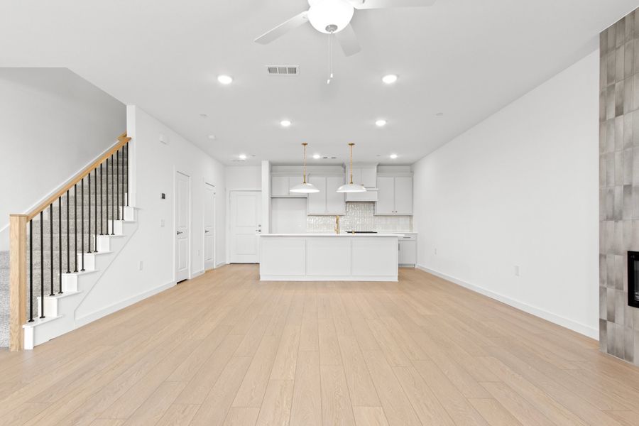Spacious, unfurnished interior of a new home in Wildridge, Oak Point (Image 15).