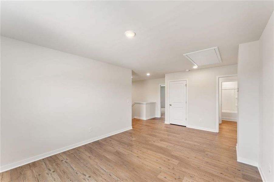Spacious, unfurnished interior of a new home in Hawthorne Reserve, Dallas (Image 25).