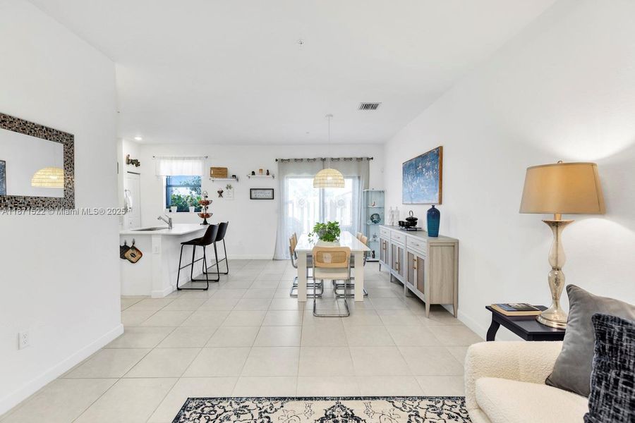 Furnished interior view inside a new home in , Pembroke Pines (Image 11).