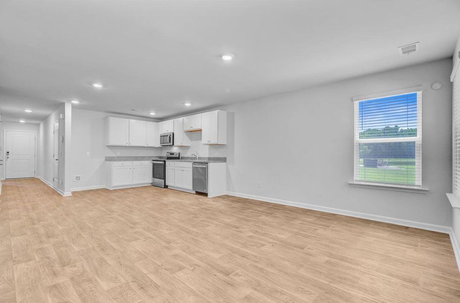 Spacious, unfurnished interior of a new home in Stone Ridge, Moncks Corner (Image 18).