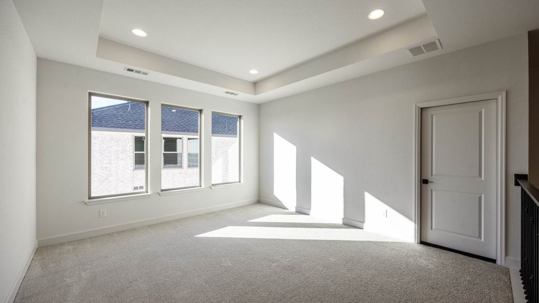Spacious, unfurnished interior of a new home in Wolf Ranch, Georgetown (Image 7).