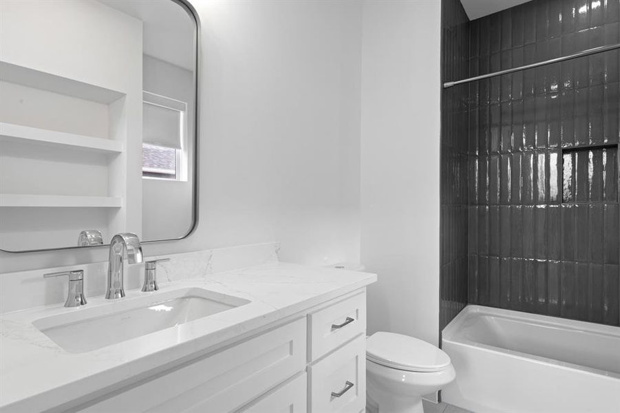 2nd floor full Ensuite bath 2nd floor full Ensuite bath