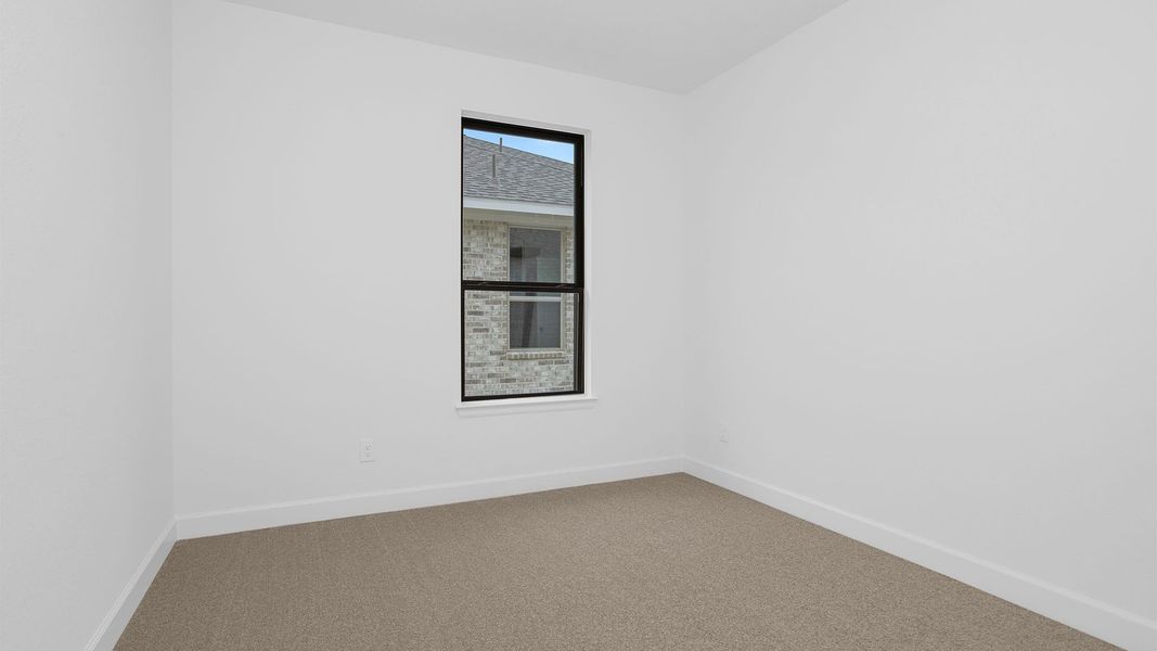 Spacious, unfurnished interior of a new home in Valencia, Manvel (Image 7).