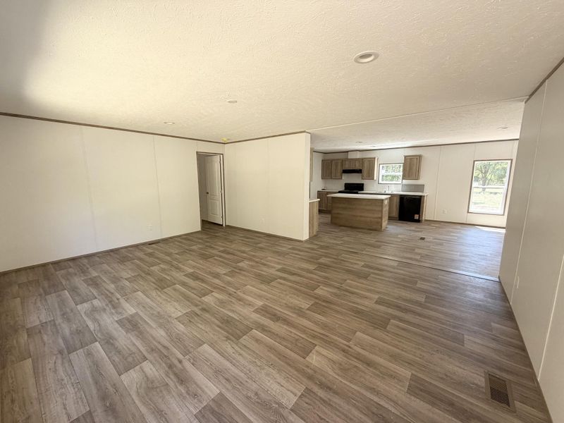 Spacious, unfurnished interior of a new home in , Round O (Image 5).