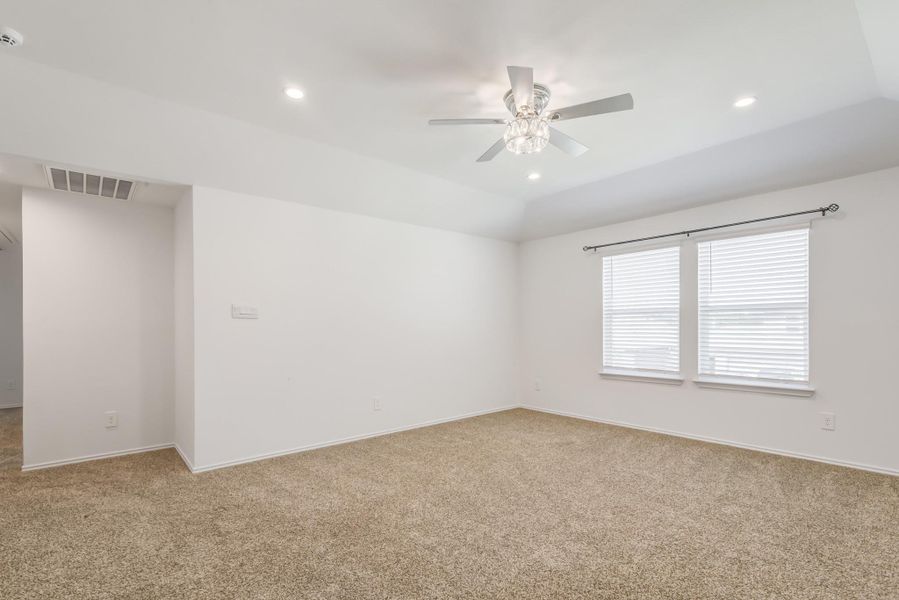 Spacious, unfurnished interior of a new home in River Ranch Meadows, Dayton (Image 21).