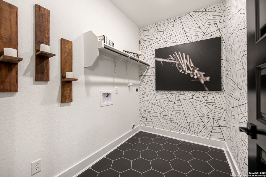 Furnished interior view inside a new home in Mesa Western, Cibolo (Image 14). Furnished interior view inside a new home in Mesa Western, Cibolo (Image 14).