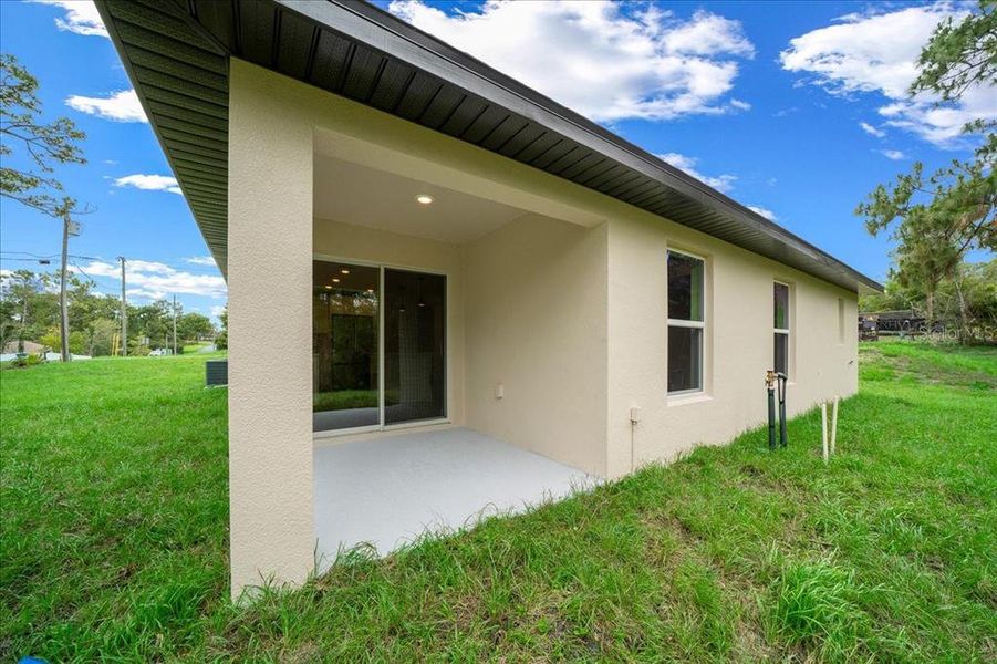 Exterior details and patio area of a home in , Weeki Wachee (Image 33).