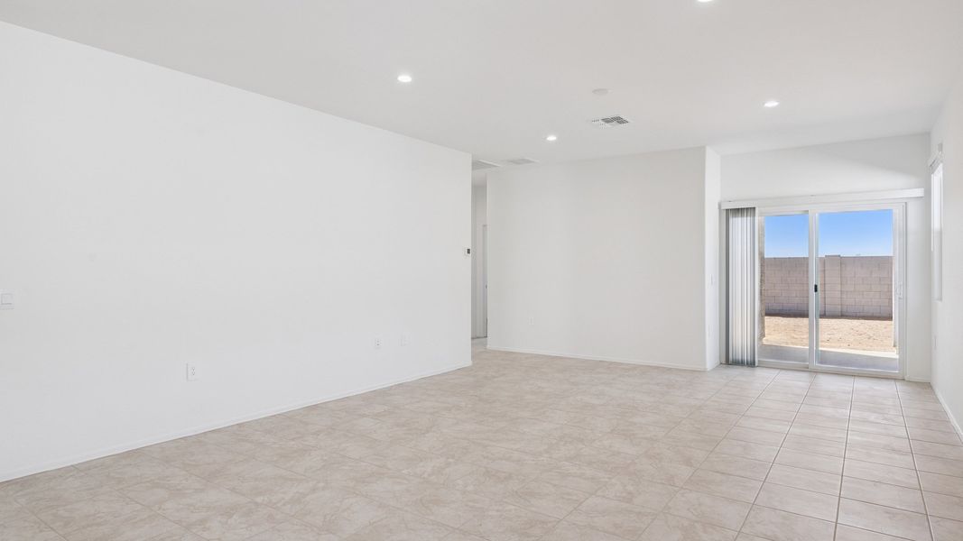 Spacious, unfurnished interior of a new home in Elena Trails, Maricopa (Image 12).