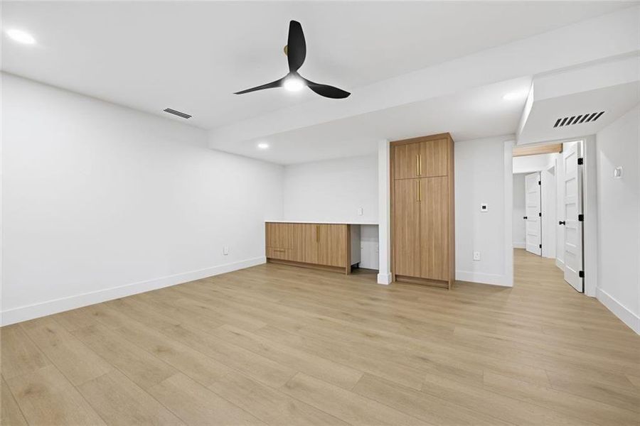 Spacious, unfurnished interior of a new home in , Brookhaven (Image 45).