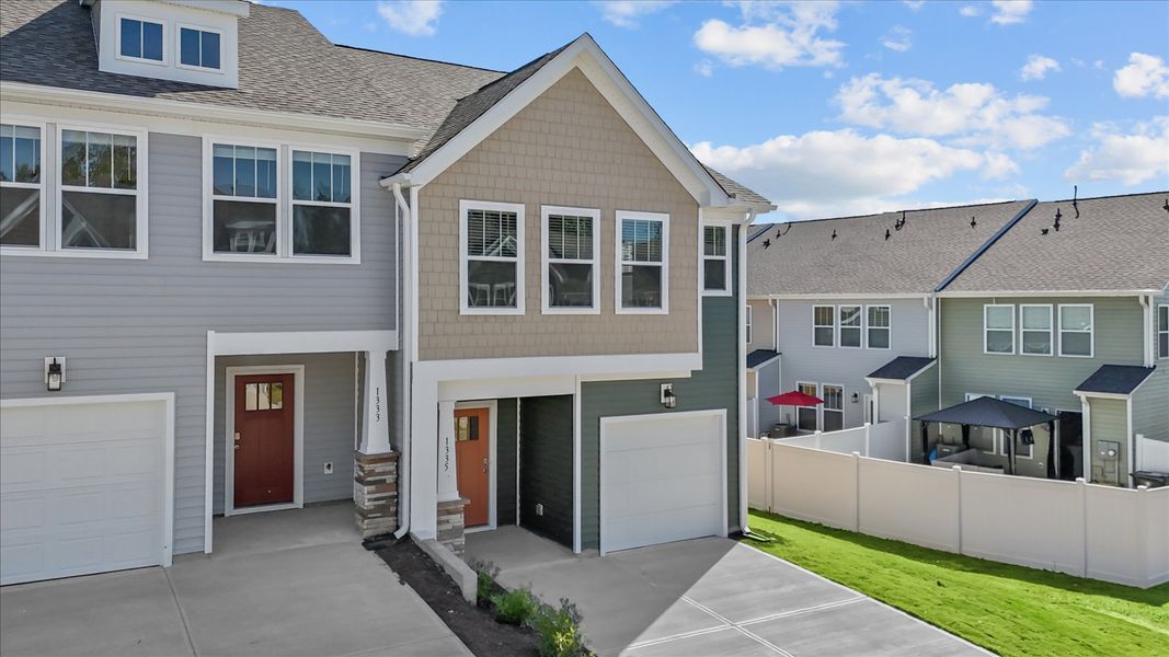 Exterior details and patio area of a home in Tyger Ridge, Moore (Image 4).
