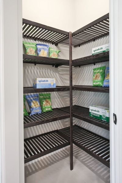 Representative interior finishes for a home built from the Dream 2 by Neal Communities in Boca Royale Golf & Country Club at Wellen Park, Englewood (Image 21).