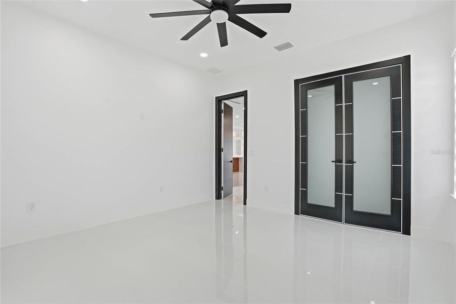 Spacious, unfurnished interior of a new home in , Tampa (Image 46).