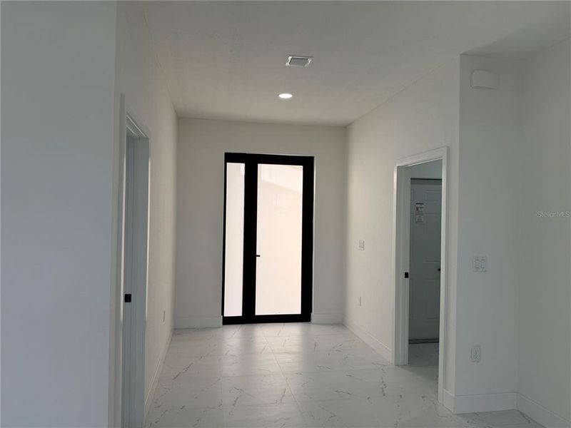 Spacious, unfurnished interior of a new home in , Lehigh Acres (Image 8).