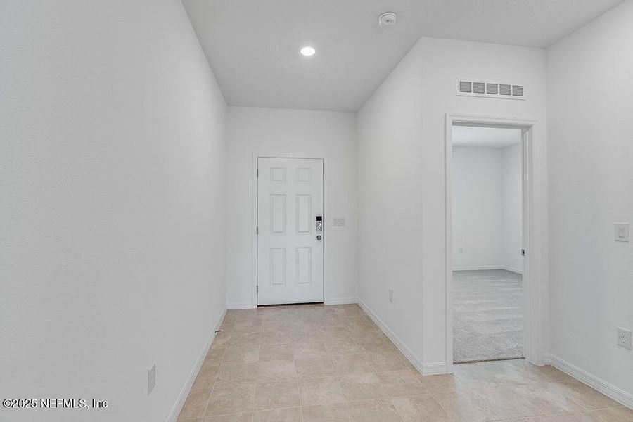 Spacious, unfurnished interior of a new home in Coopers Meadow, Jacksonville (Image 18).