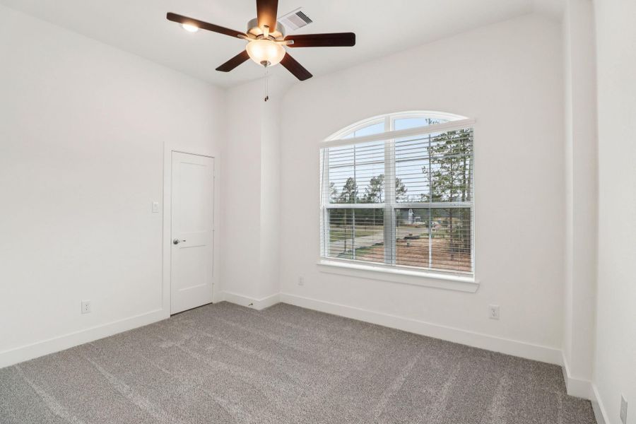 Spacious, unfurnished interior of a new home in Kresston 50's, Montgomery (Image 17).
