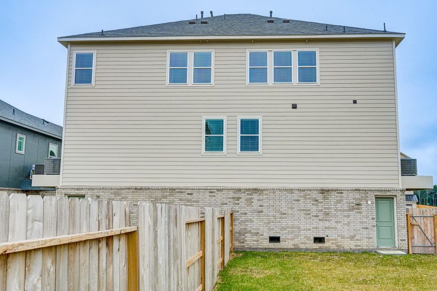 Exterior details and patio area of a home in Townsen Landing, Humble (Image 25).