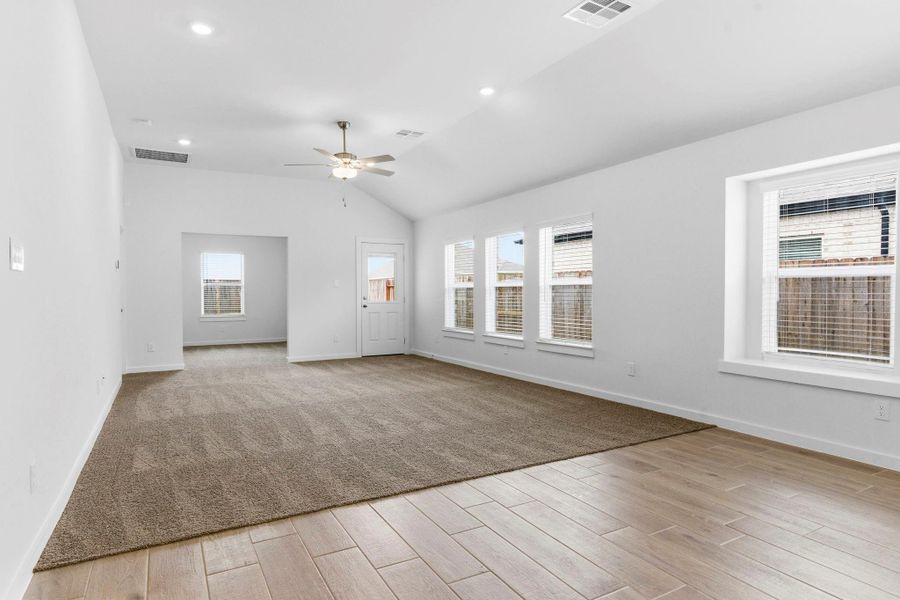 Spacious, unfurnished interior of a new home in Creekhaven, Iowa Colony (Image 32). Spacious, unfurnished interior of a new home in Creekhaven, Iowa Colony (Image 32).