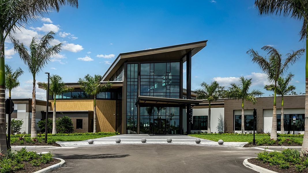 Condo located in Sarasota, FL showcasing its design and architecture (Image 5).