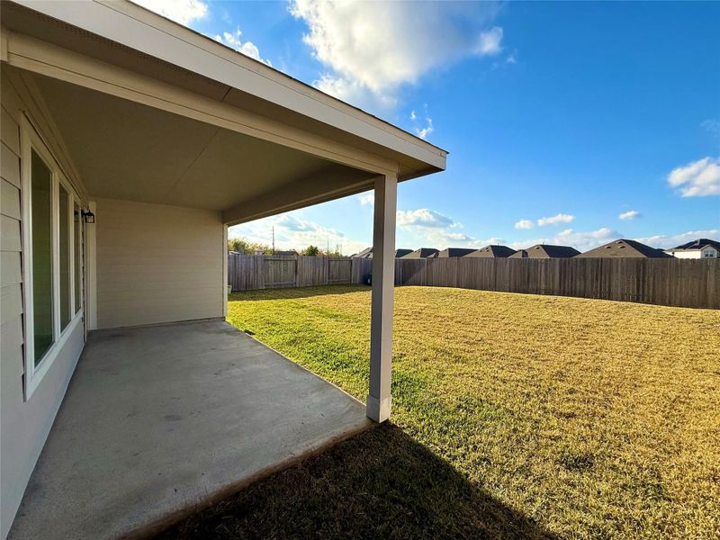 Exterior details and patio area of a home in Charleston Heights, Rosharon (Image 4).