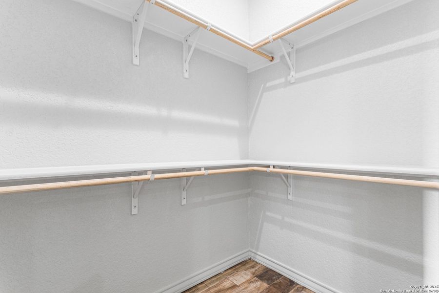 Spacious, unfurnished interior of a new home in , Natalia (Image 23).