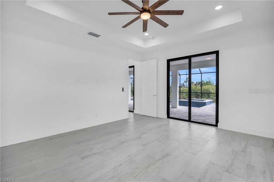 Spacious, unfurnished interior of a new home in , Port Charlotte (Image 15).
