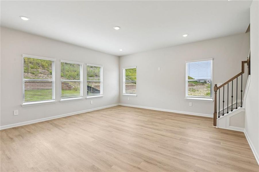 Spacious, unfurnished interior of a new home in Ivey Township, Dallas (Image 17).