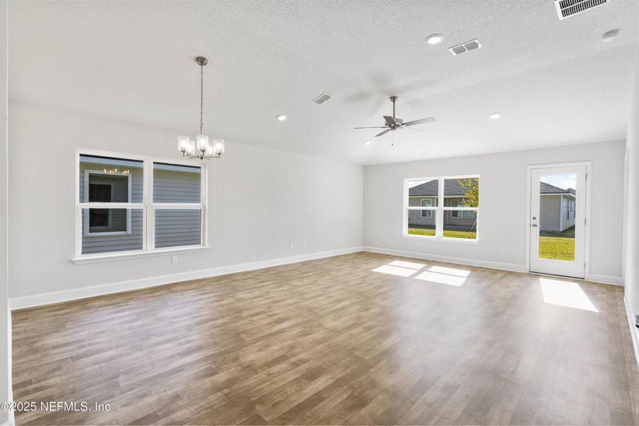 Spacious, unfurnished interior of a new home in Summerglen, Jacksonville (Image 37).
