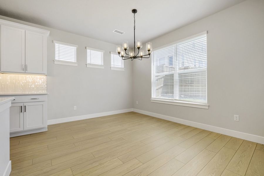 8003 Manor - Dining Area