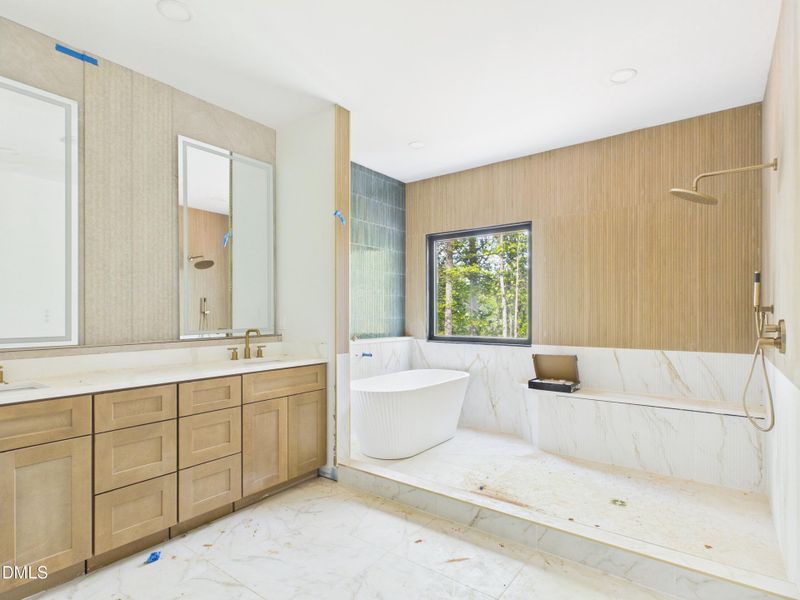 CAM06429G6-PR0015-STILL023