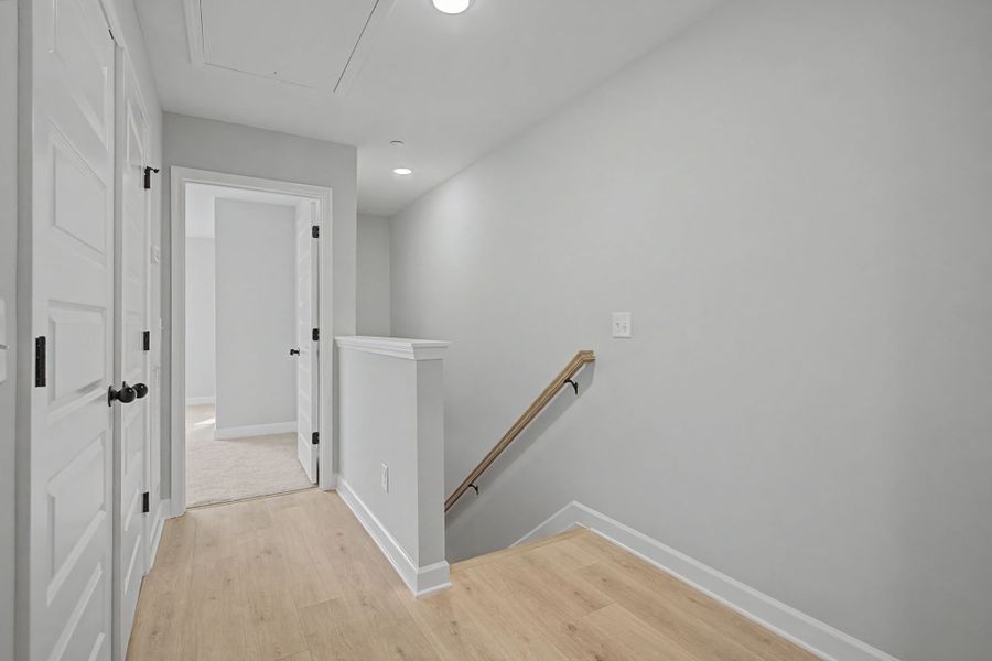 Spacious, unfurnished interior of a new home in Oxford Station, Gallatin (Image 37).