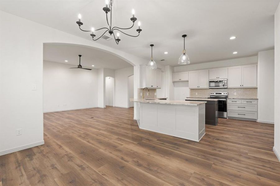 Spacious, unfurnished interior of a new home in , Cleburne (Image 22).