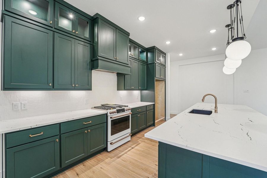 Furnished interior view inside a new home in Evergreen, Conroe (Image 6).