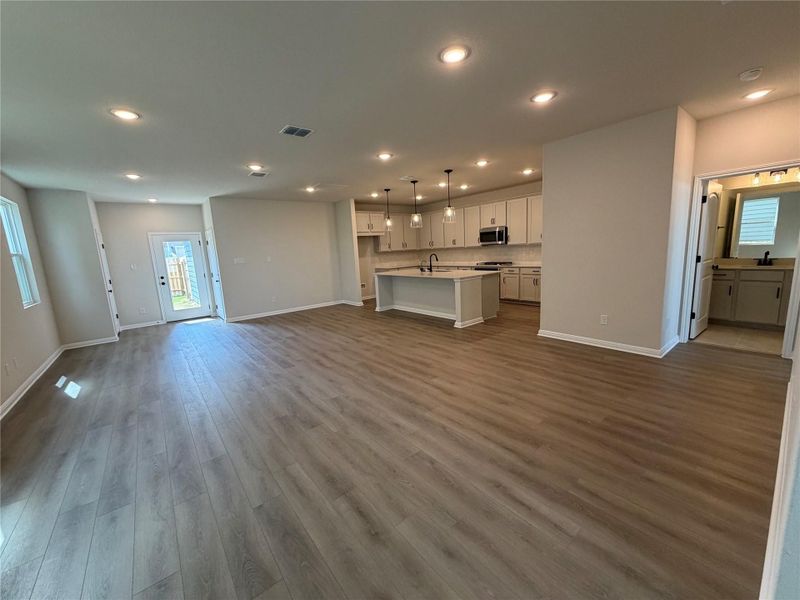 Spacious, unfurnished interior of a new home in Lariat, Liberty Hill (Image 25).
