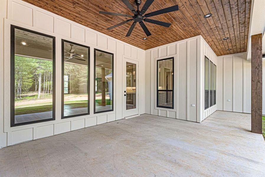 View of patio / terrace with a ceiling fan